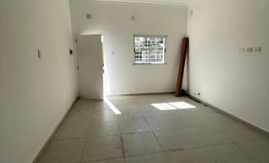 CASA  en VENTA de 2 dormitorios a  Estrenar - Guadalupe Oeste. Padre Genesio 1200