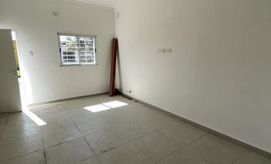 CASA  en VENTA de 2 dormitorios a  Estrenar - Guadalupe Oeste. Padre Genesio 1200