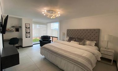 venta apartamento Medellin poblado tesoro casa de 1 nivel remodelado