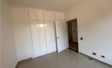 APARTAMENTO CON AMPLIOS ESPACIOS