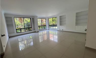 APARTAMENTO CON AMPLIOS ESPACIOS