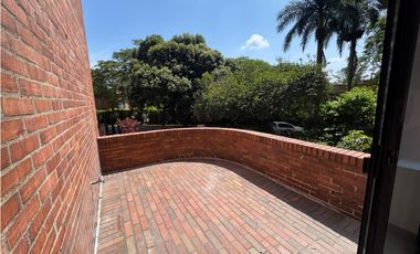 APARTAMENTO CON AMPLIOS ESPACIOS