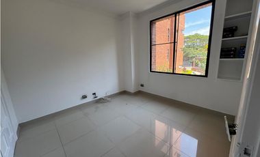 APARTAMENTO CON AMPLIOS ESPACIOS
