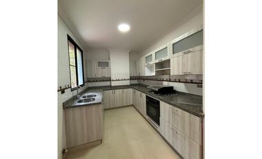 APARTAMENTO CON AMPLIOS ESPACIOS