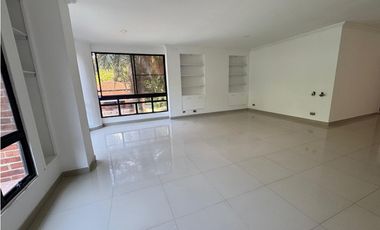 APARTAMENTO CON AMPLIOS ESPACIOS