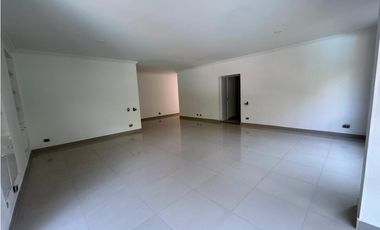 APARTAMENTO CON AMPLIOS ESPACIOS