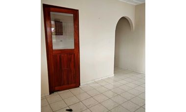 Alquilo casa en Miraflores Penonomé