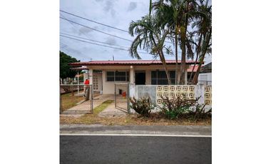 Alquilo casa en Miraflores Penonomé