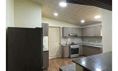 ALQUILER DE CASA EN ALTO BOQUETE SEMI AMOBLADA 3R CON PATIO Y PISCINA