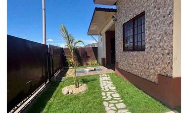ALQUILER DE CASA EN ALTO BOQUETE SEMI AMOBLADA 3R CON PATIO Y PISCINA