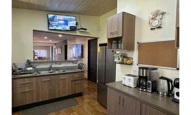 ALQUILER DE CASA EN ALTO BOQUETE SEMI AMOBLADA 3R CON PATIO Y PISCINA