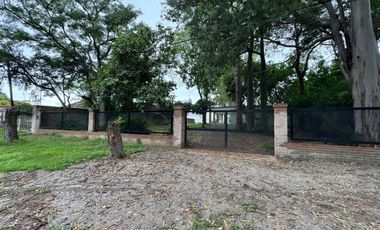 VENTA DE CASA QUINTA SOBRE LAGUNA LOS NARANJOS