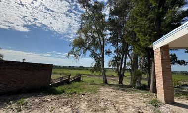 VENTA DE CASA QUINTA SOBRE LAGUNA LOS NARANJOS