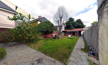 VENTA CASA 7 AMB. JARDIN Y GARAGE  - ADROGUÉ