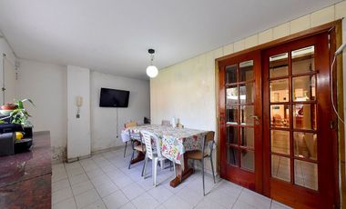 VENTA CASA 7 AMB. JARDIN Y GARAGE  - ADROGUÉ