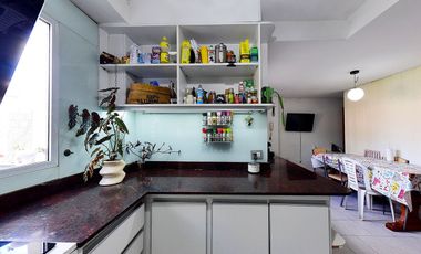 VENTA CASA 7 AMB. JARDIN Y GARAGE  - ADROGUÉ