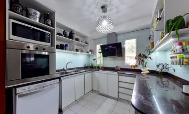 VENTA CASA 7 AMB. JARDIN Y GARAGE  - ADROGUÉ