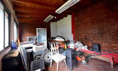 VENTA CASA 7 AMB. JARDIN Y GARAGE  - ADROGUÉ