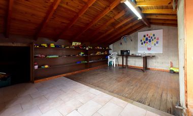 VENTA CASA 7 AMB. JARDIN Y GARAGE  - ADROGUÉ