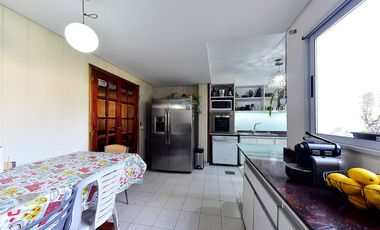 VENTA CASA 7 AMB. JARDIN Y GARAGE  - ADROGUÉ