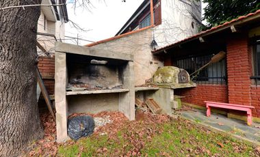 VENTA CASA 7 AMB. JARDIN Y GARAGE  - ADROGUÉ