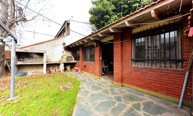 VENTA CASA 7 AMB. JARDIN Y GARAGE  - ADROGUÉ