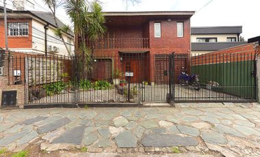VENTA CASA 7 AMB. JARDIN Y GARAGE  - ADROGUÉ