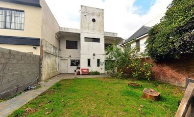 VENTA CASA 7 AMB. JARDIN Y GARAGE  - ADROGUÉ