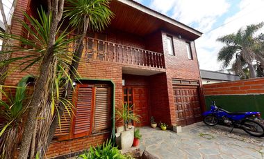 VENTA CASA 7 AMB. JARDIN Y GARAGE  - ADROGUÉ