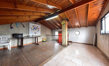 VENTA CASA 7 AMB. JARDIN Y GARAGE  - ADROGUÉ