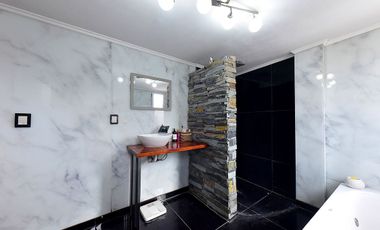 VENTA CASA 7 AMB. JARDIN Y GARAGE  - ADROGUÉ