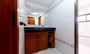 VENTA CASA 7 AMB. JARDIN Y GARAGE  - ADROGUÉ
