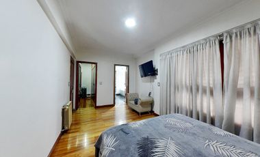 VENTA CASA 7 AMB. JARDIN Y GARAGE  - ADROGUÉ