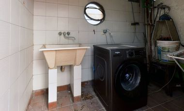 VENTA CASA 7 AMB. JARDIN Y GARAGE  - ADROGUÉ