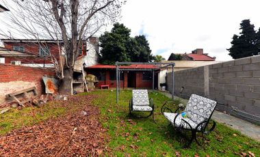 VENTA CASA 7 AMB. JARDIN Y GARAGE  - ADROGUÉ