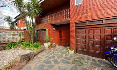 VENTA CASA 7 AMB. JARDIN Y GARAGE  - ADROGUÉ