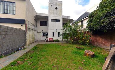 VENTA CASA 7 AMB. JARDIN Y GARAGE  - ADROGUÉ