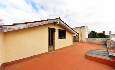 VENTA CASA 7 AMB. JARDIN Y GARAGE  - ADROGUÉ