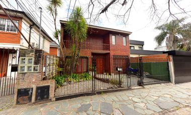 VENTA CASA 7 AMB. JARDIN Y GARAGE  - ADROGUÉ