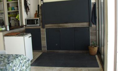 Venta Casa 7 Ambientes con pileta y Quincho Beccar