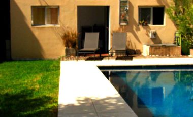 Venta Casa 7 Ambientes con pileta y Quincho Beccar