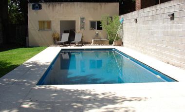 Venta Casa 7 Ambientes con pileta y Quincho Beccar