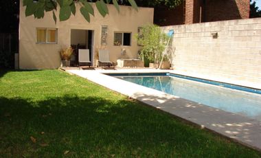Venta Casa 7 Ambientes con pileta y Quincho Beccar