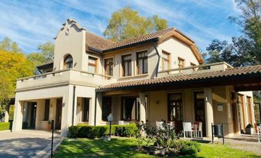 CASA EN VENTA AREA 60 5 AMB BARRIO LA VICTORIA