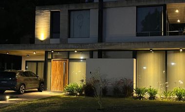 CASA EN VENTA AREA 60 5 AMB BARRIO LA VICTORIA