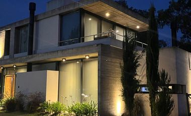 CASA EN VENTA AREA 60 5 AMB BARRIO LA VICTORIA