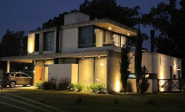 CASA EN VENTA AREA 60 5 AMB BARRIO LA VICTORIA