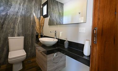 CASA EN VENTA AREA 60 5 AMB BARRIO LA VICTORIA