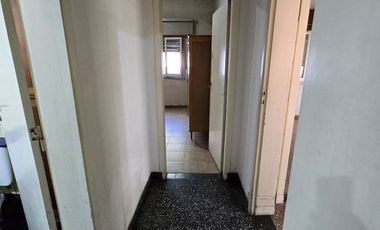 CASA 5 AMBIENTES EN VENTA EN LANUS COCHERA