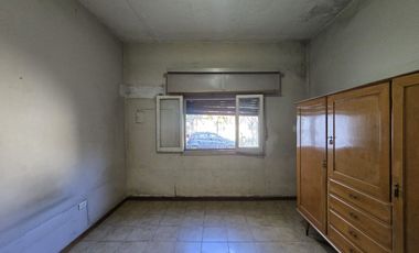 CASA 5 AMBIENTES EN VENTA EN LANUS COCHERA